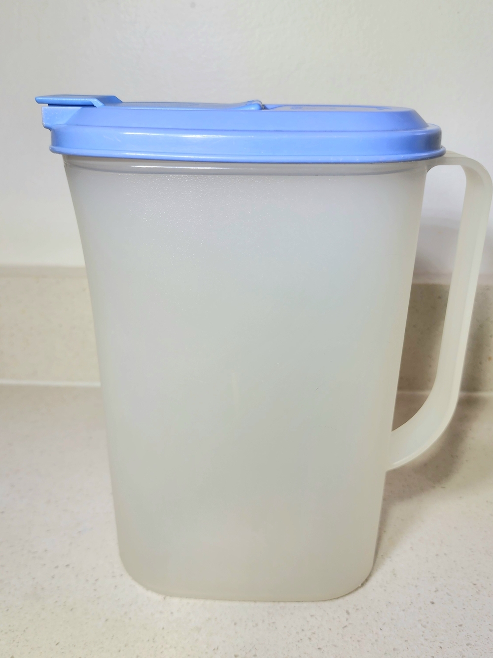 Vintage Tupperware 2qt Beverage Pitcher with Blue Lid and Handle Slim Line
